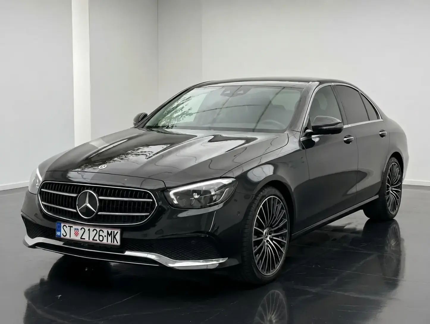 Santa Marija executive Mercedes sedan with ST registration